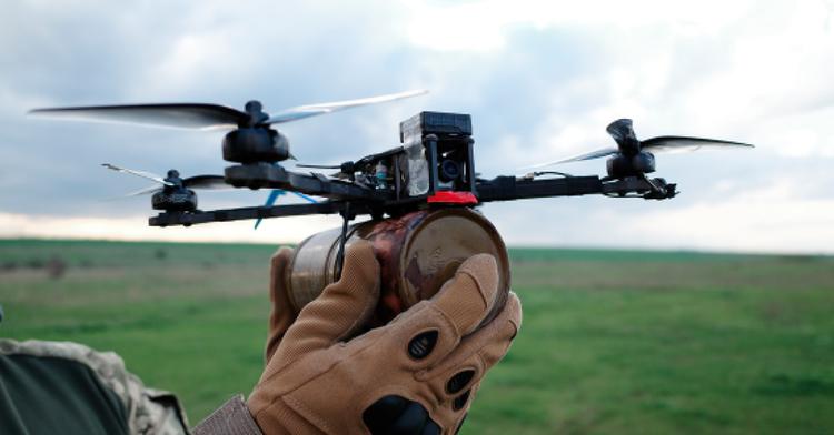 Ukrainsk FPV-drönare flög rekordlångt och träffade ...